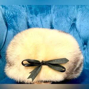 Vintage 1960s Macys Kids  girls Audrey Hepburn faux fur hat with bow!